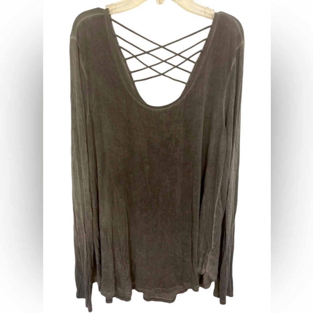 🎉2/$15 Love 8 Lace up Back Top Large